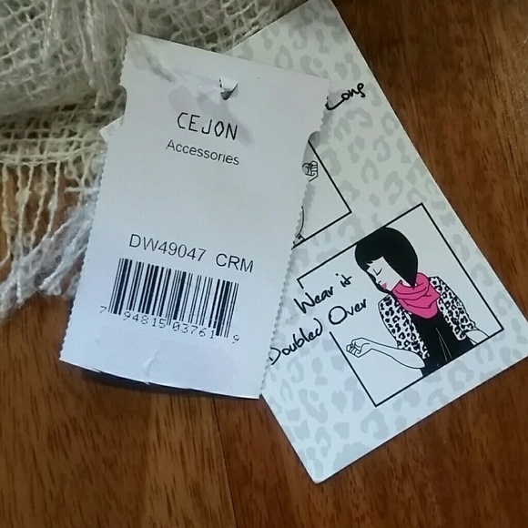 Cejon Solid Boucle Infinity Scarf cream - Picture 3 of 6